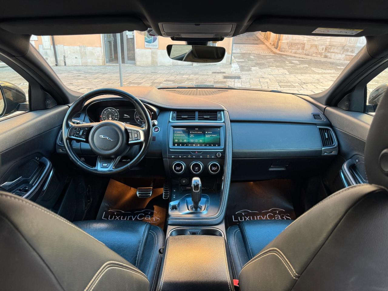 Jaguar E-Pace 2.0D 150 CV AWD R-Dynamic S Autocarro