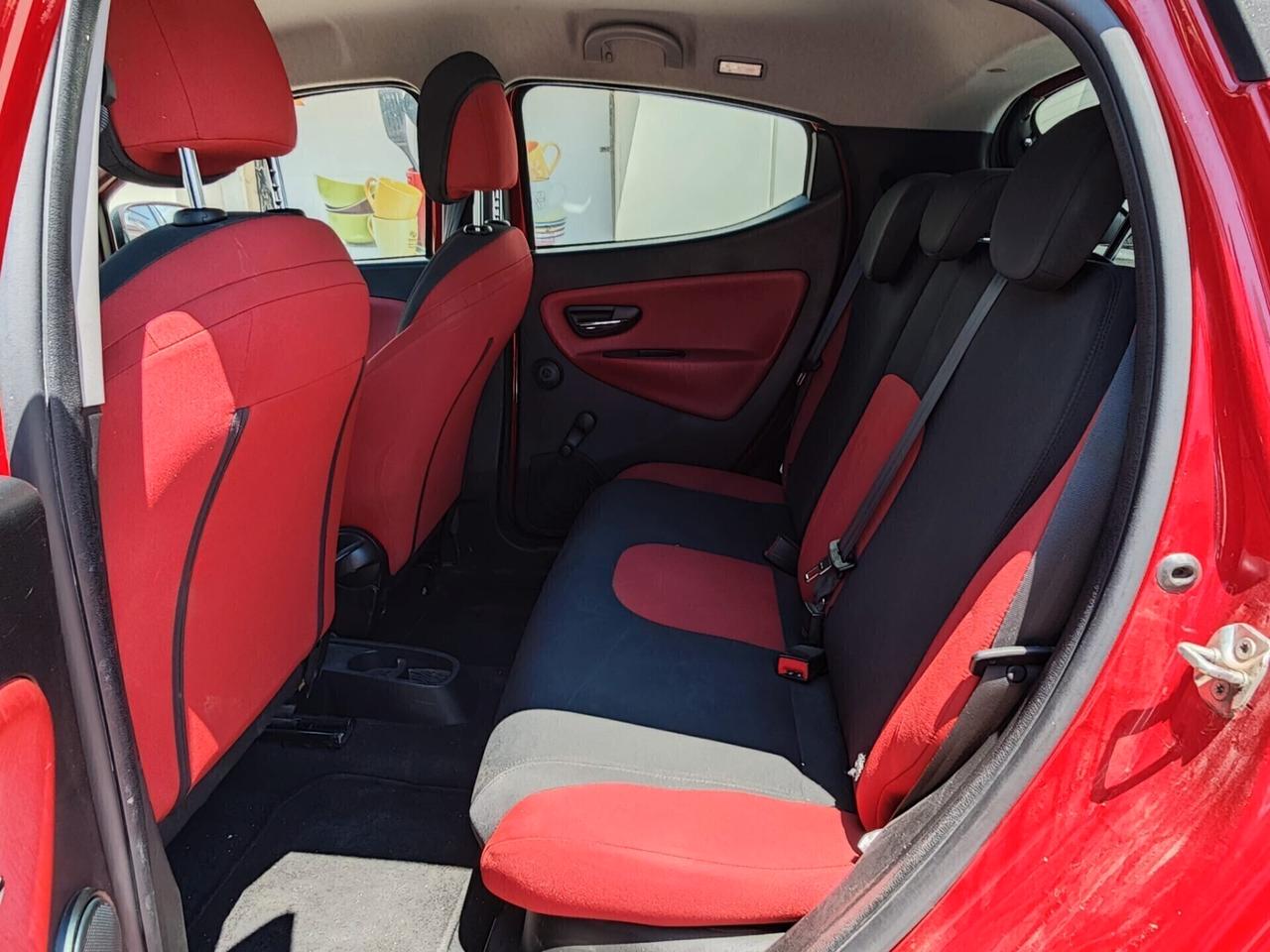 Lancia Ypsilon LANCIA YPSLON BLACK&RED 1.3 JTD 95CV STOP&START