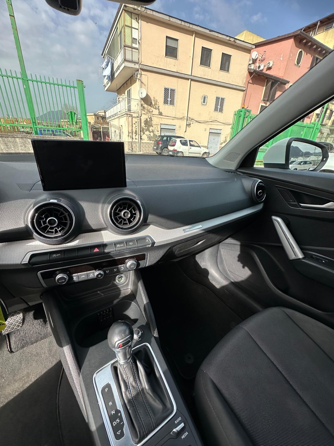 Audi Q2 30 TDI S tronic Identity Black