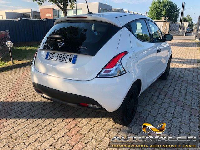 LANCIA Ypsilon 1.0 FireFly 5 porte S&S Hybrid Ecochic Silver