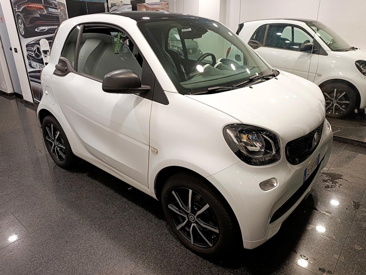 Smart ForTwo 70 1.0 twinamic Youngster 2018 Navi/tetto Panorama/Pelle