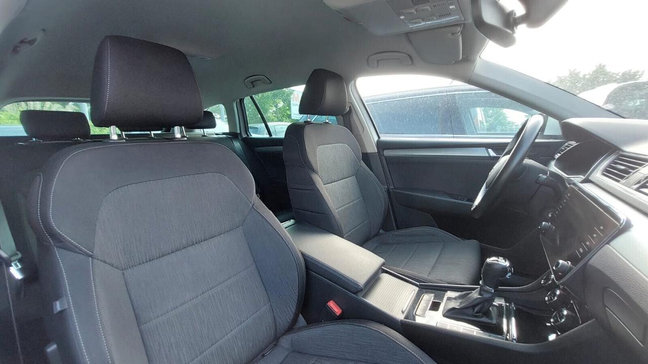 Skoda Superb 1.6 Cambio Automatico Neopatentati