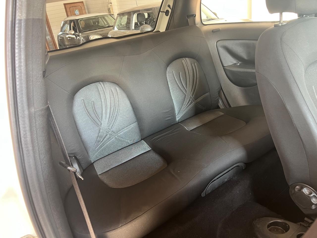 Lancia Ypsilon 1.3 MJT 75 CV Unyca