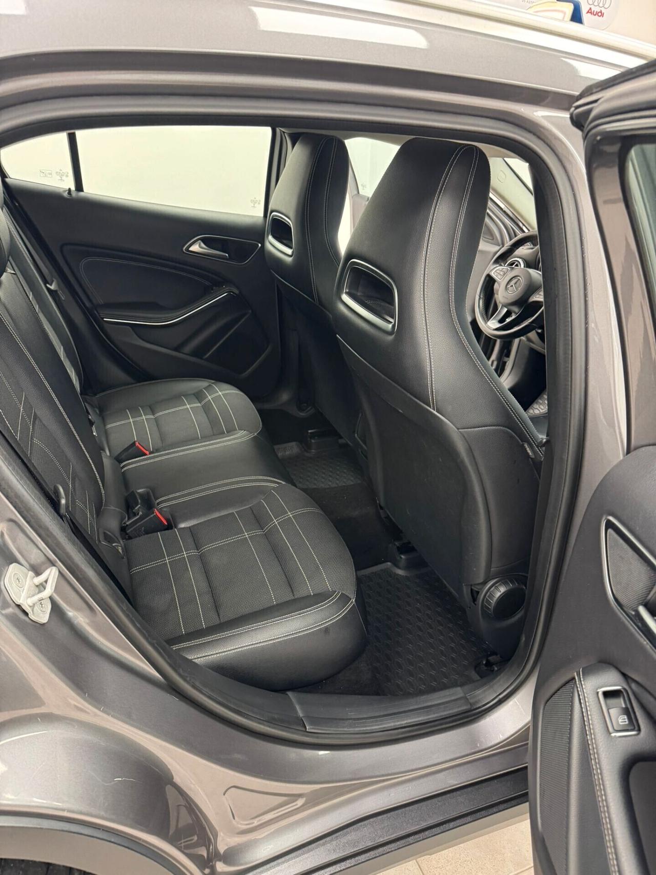 MERCEDES-BENZ GLA 200 D AUTOMATC PREMIUM