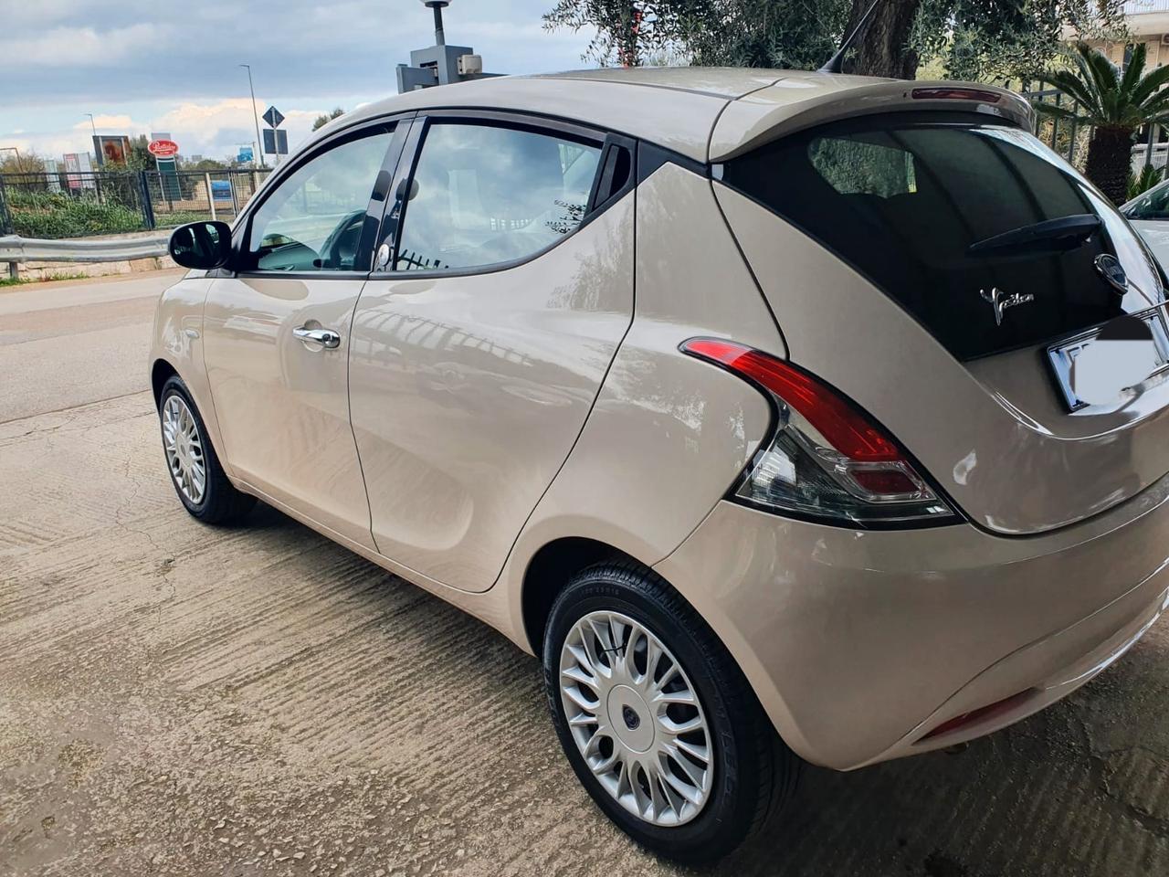 Lancia Ypsilon 1.2 69 CV 5 porte GPL Ecochic Silver