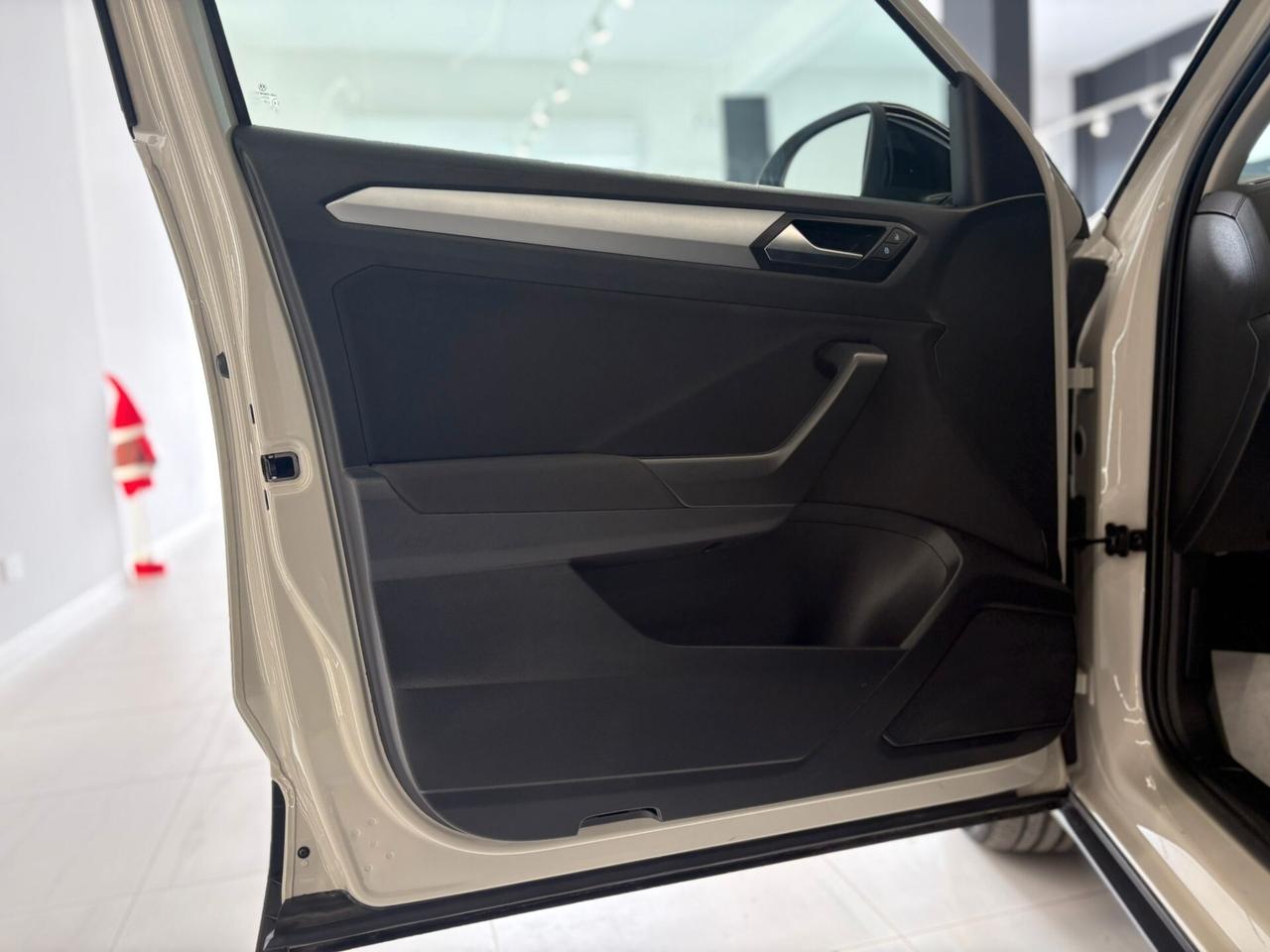 Volkswagen T-Roc 1.5 TSI 150 CV DSG 28.000 KM 2023