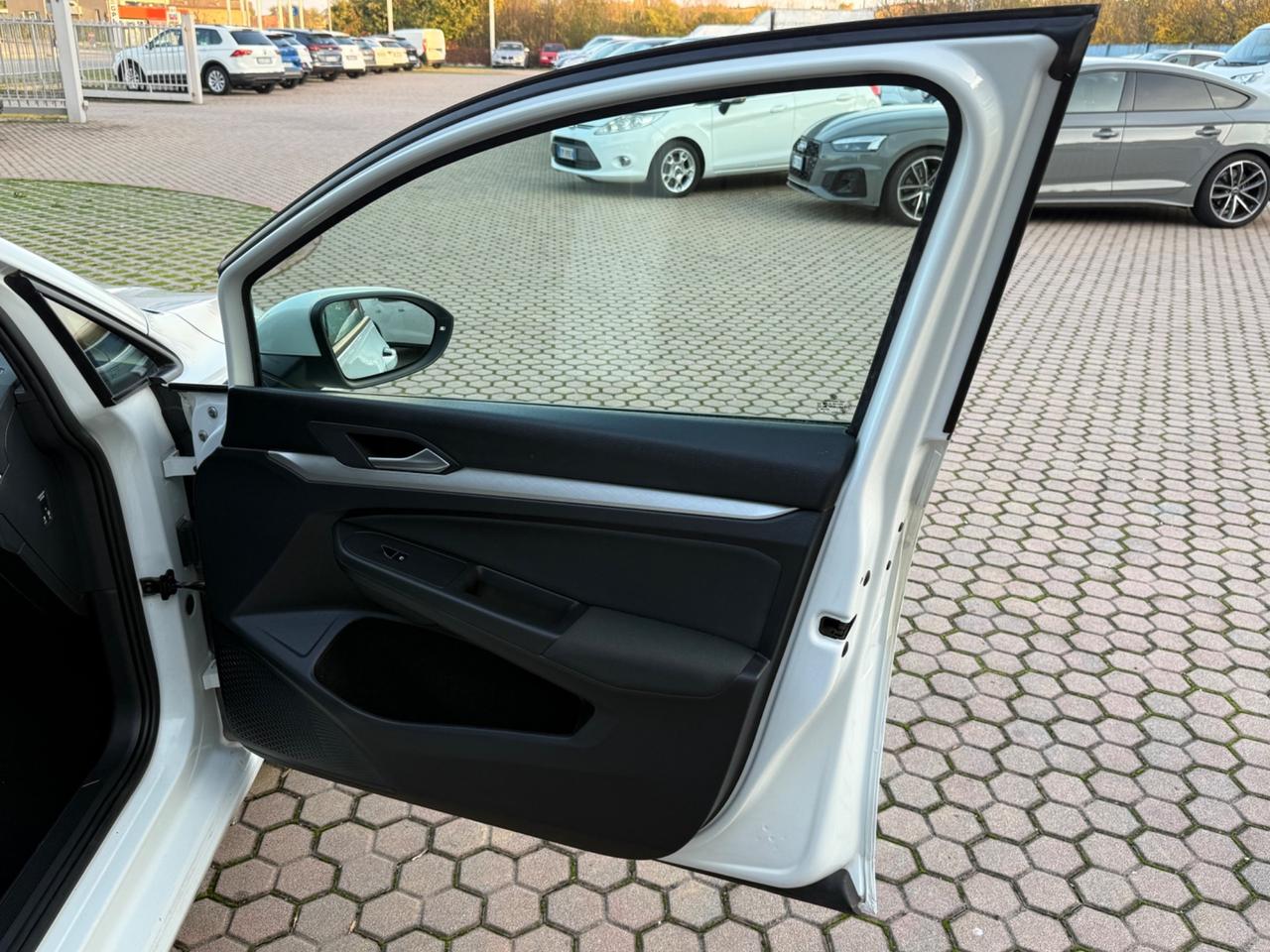 Volkswagen Golf 1.0 TSI EVO Life OK NEOPATENTATI