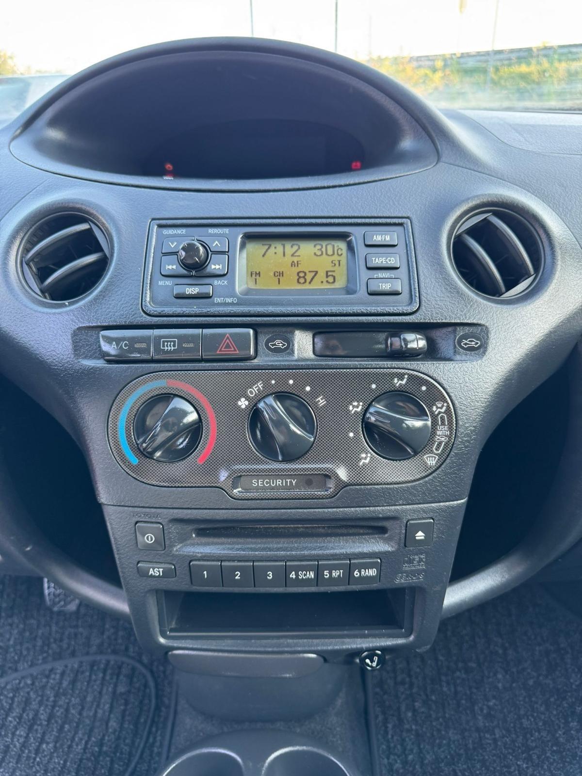 Toyota Yaris 1.0i 16V cat 3 porte Sol