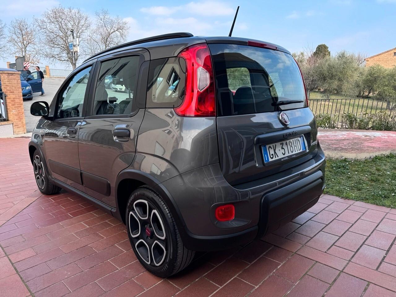 Fiat Panda 1.0 FireFly S&S Hybrid City Life da 120 euro al mese