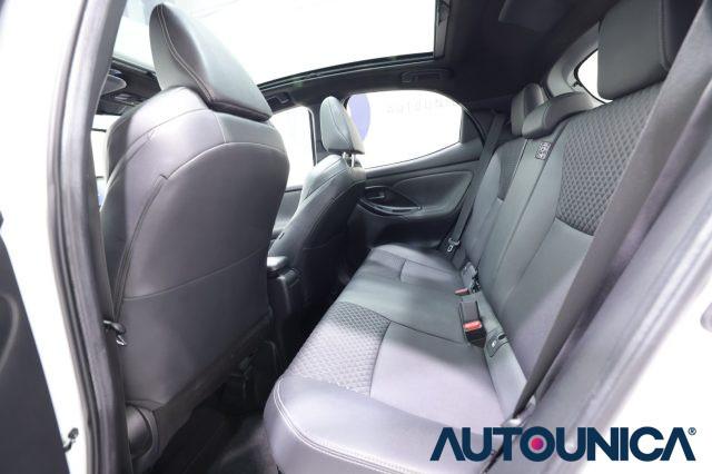 TOYOTA Yaris 1.5 HYBRID 5 PORTE LOUNGE FARI LED TETTO PANORAMA