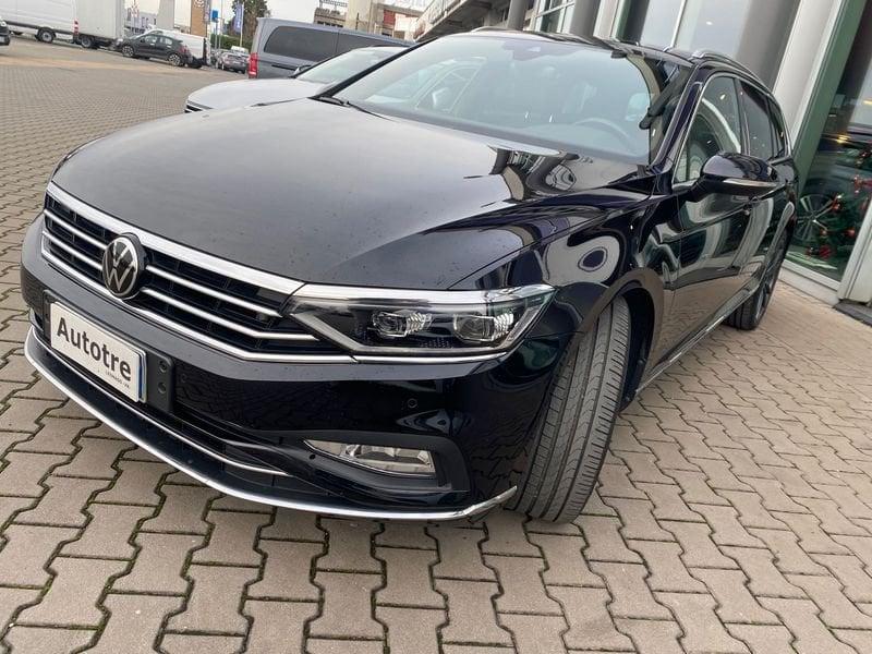 Volkswagen Passat Variant 2.0 TDI SCR EVO DSG Executive TOTAL BLACK