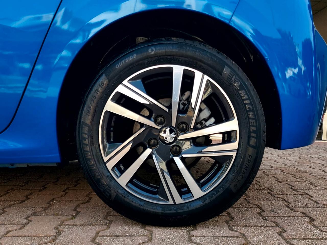 Peugeot 208 75 cv Allure Pack OK NEOPATENTATI