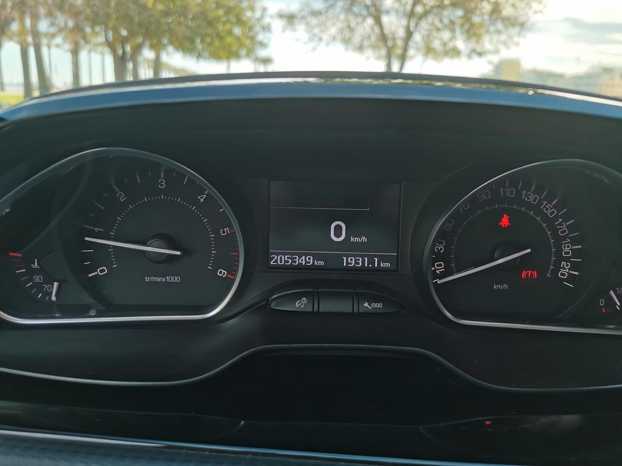 Peugeot 208 BlueHDi 100 5 porte Allure 11/2015