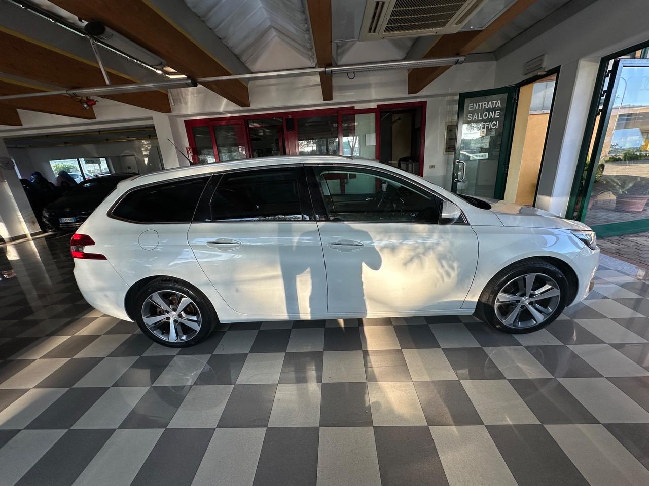 Peugeot 308 PureTech Turbo 130 S&S SW Allure