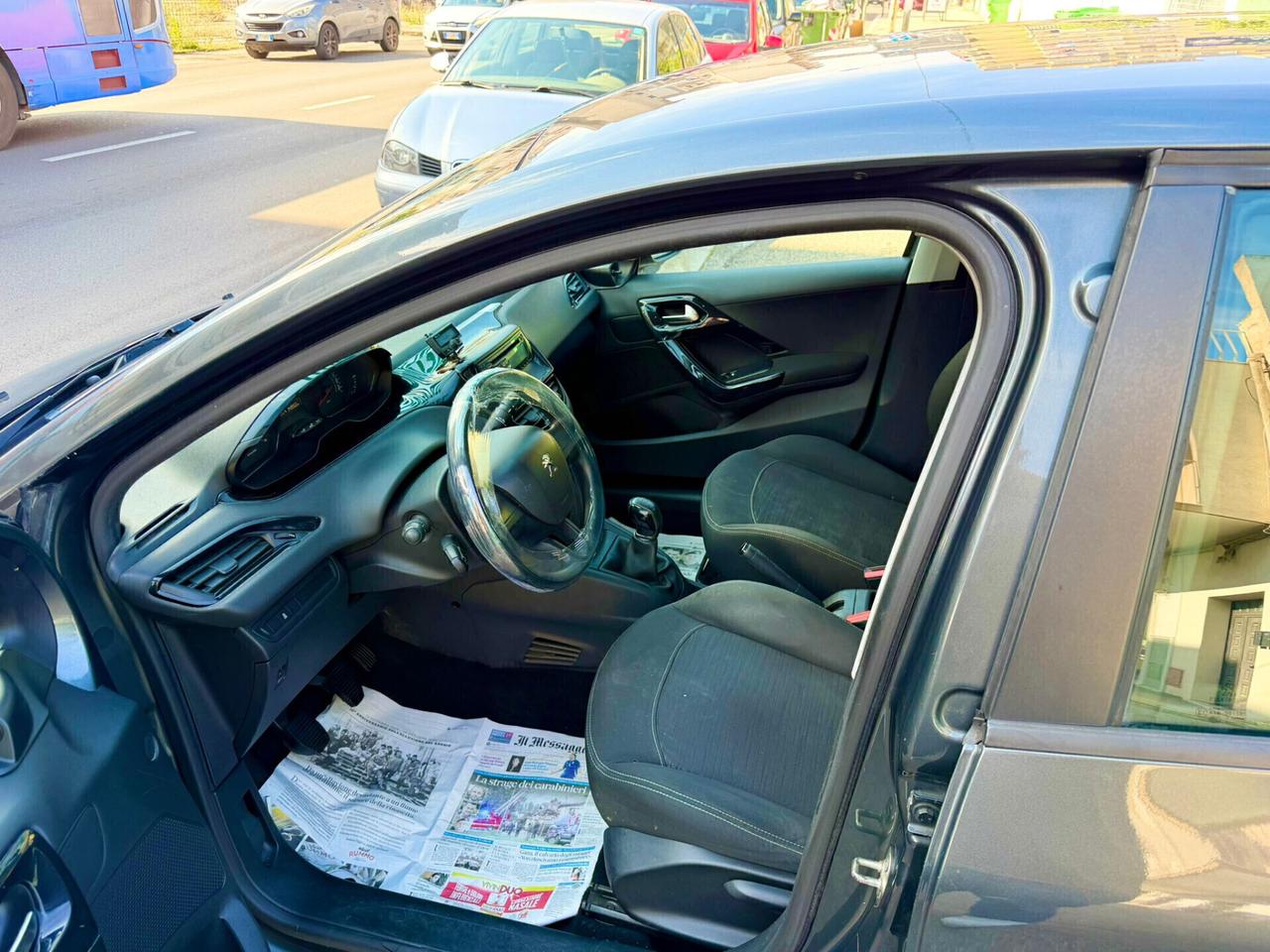 Peugeot 208 1.4 HDi 68 CV 5 porte Allure
