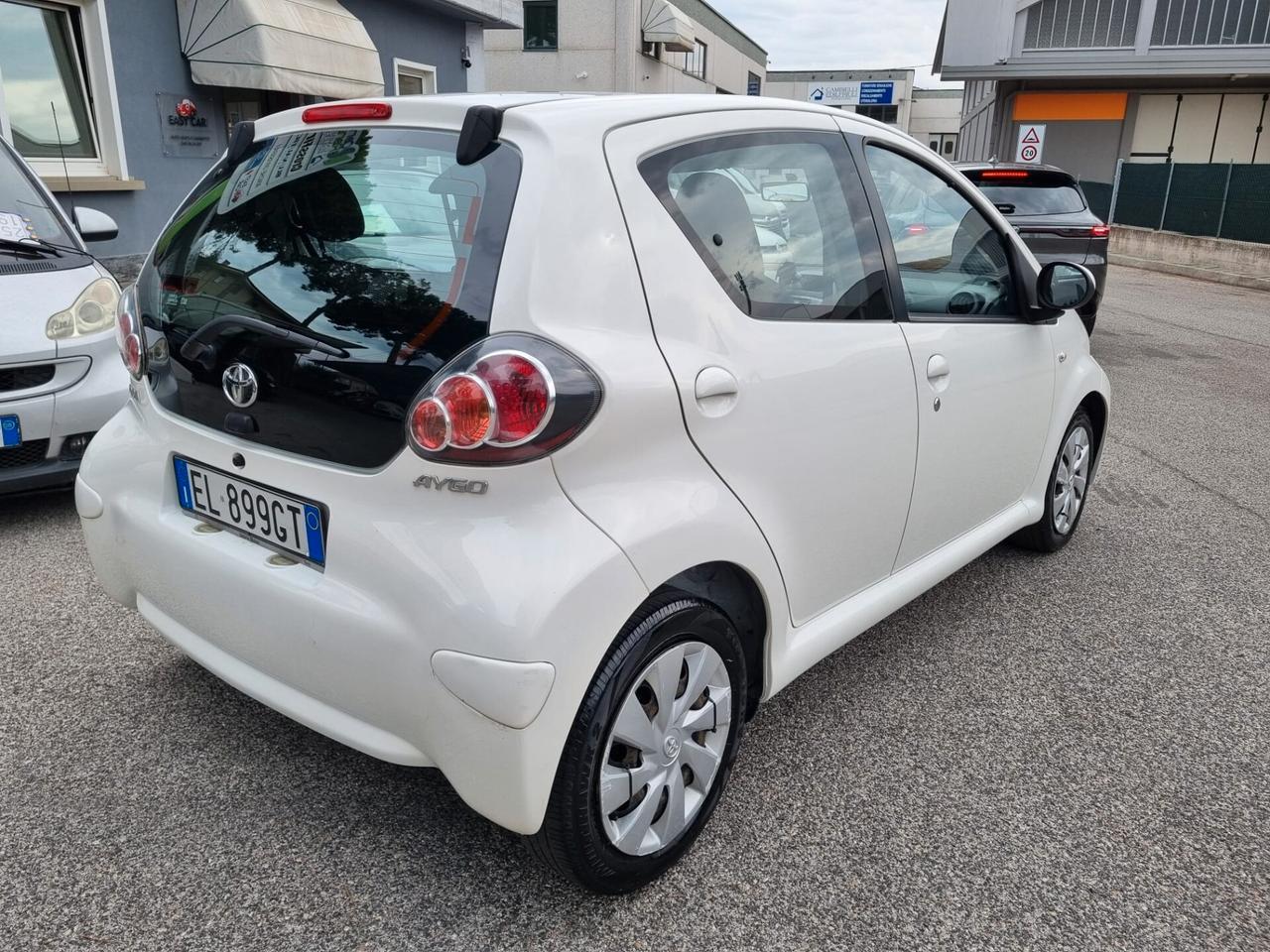 Toyota Aygo 1.0 12V VVT-i 5 porte Lounge Connect MMT