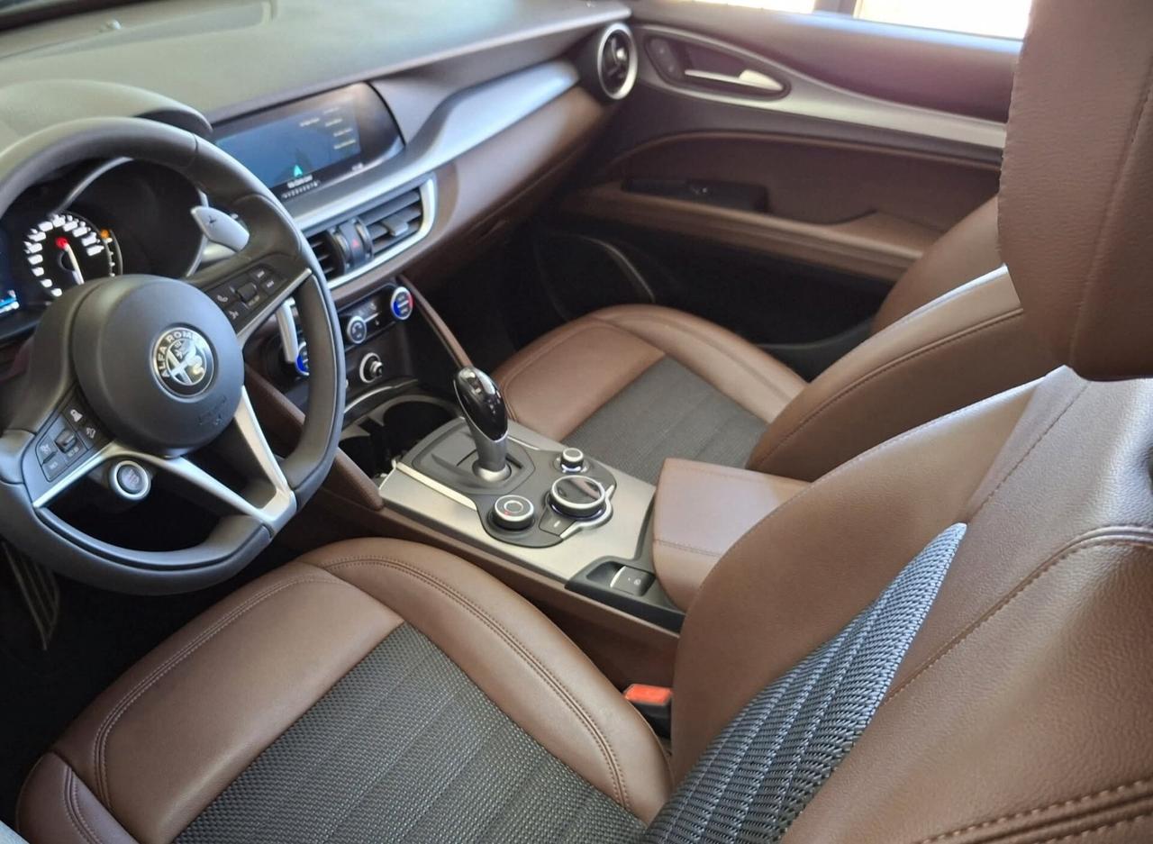 Alfa Stelvio 210 CV AT8 Q4 tetto panoramico