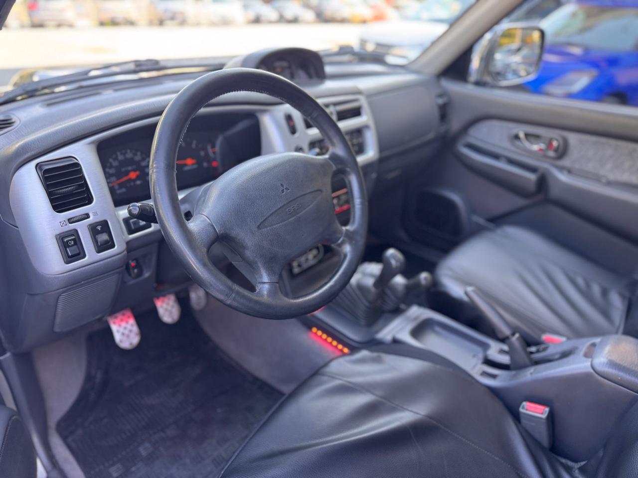 Mitsubishi L200 2.5 TD cat 4WD Club Cab Intense