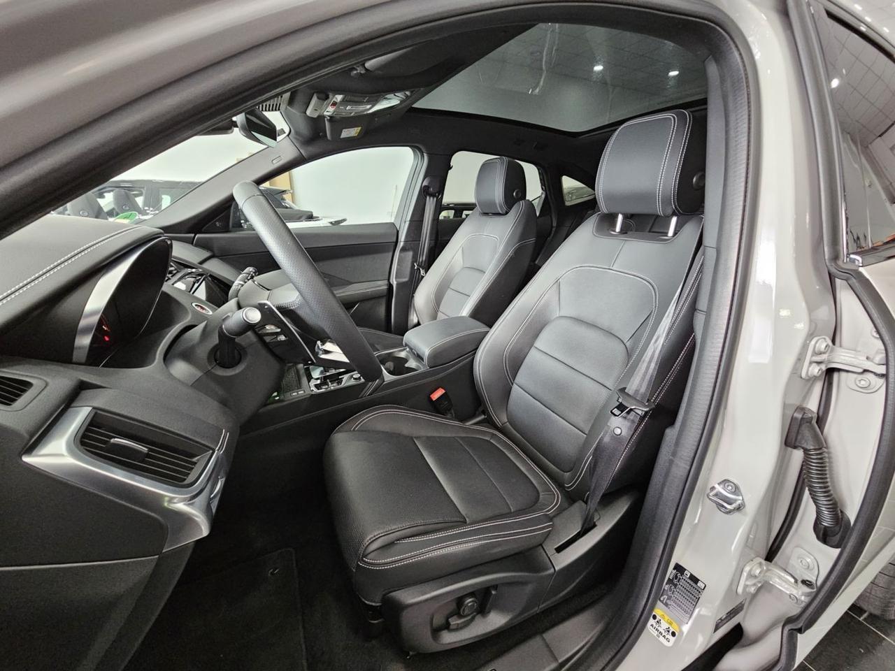 Jaguar E-Pace R-Dynamic SE Navi Camera Tetto C.20" LED BlackPack