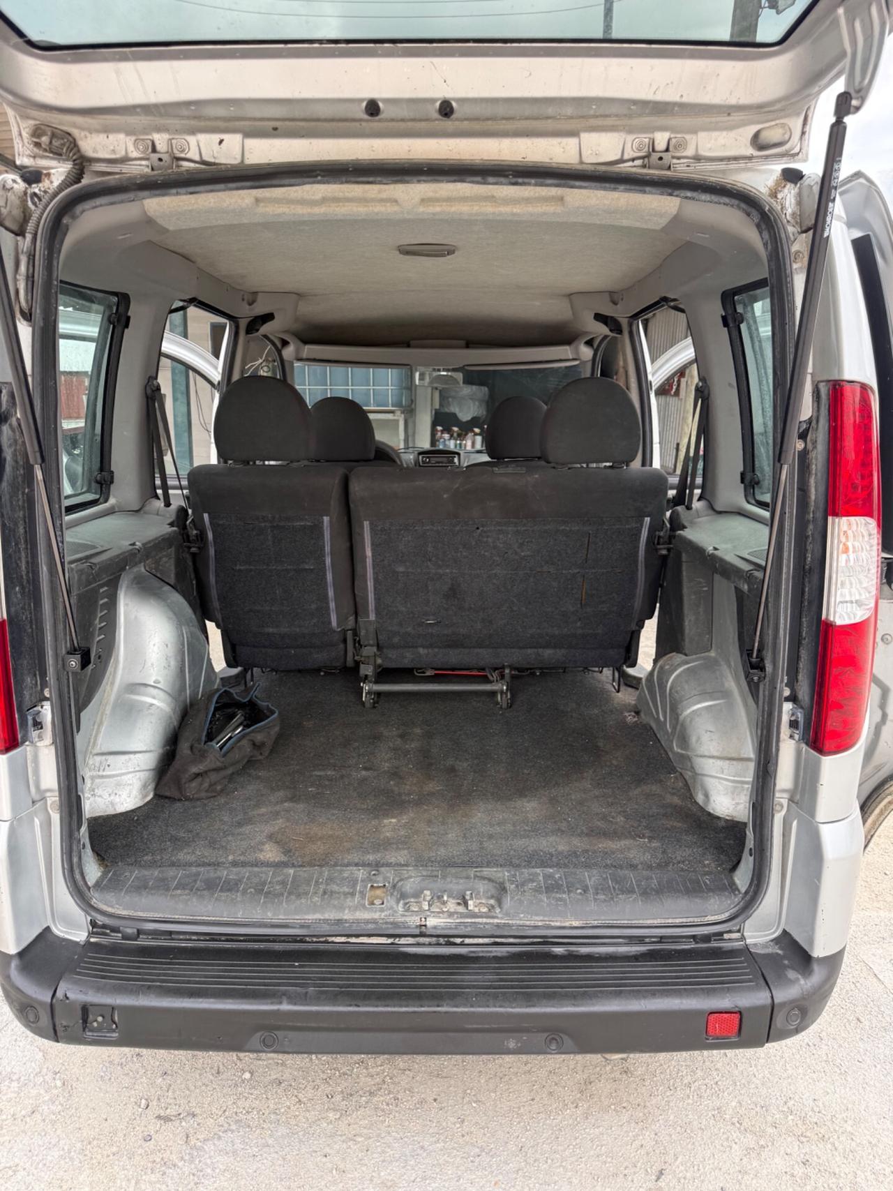 Fiat doblo 5 posti 1.9 JTD neopatentati