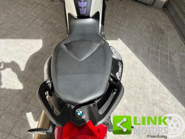 BMW F 800 R .