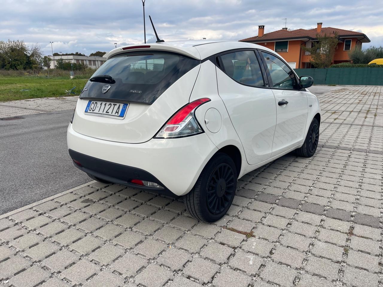 Lancia Ypsilon 1.0 FireFly 5 porte S&S Hybrid Ecochic Gold