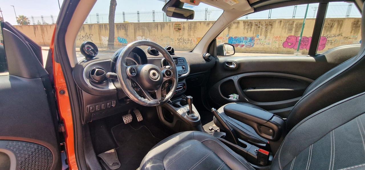 Smart ForTwo 0.9 Turbo 90cv twinamic cabrio Prime AUTOMATICA ALLESTIMENTO BRABUS