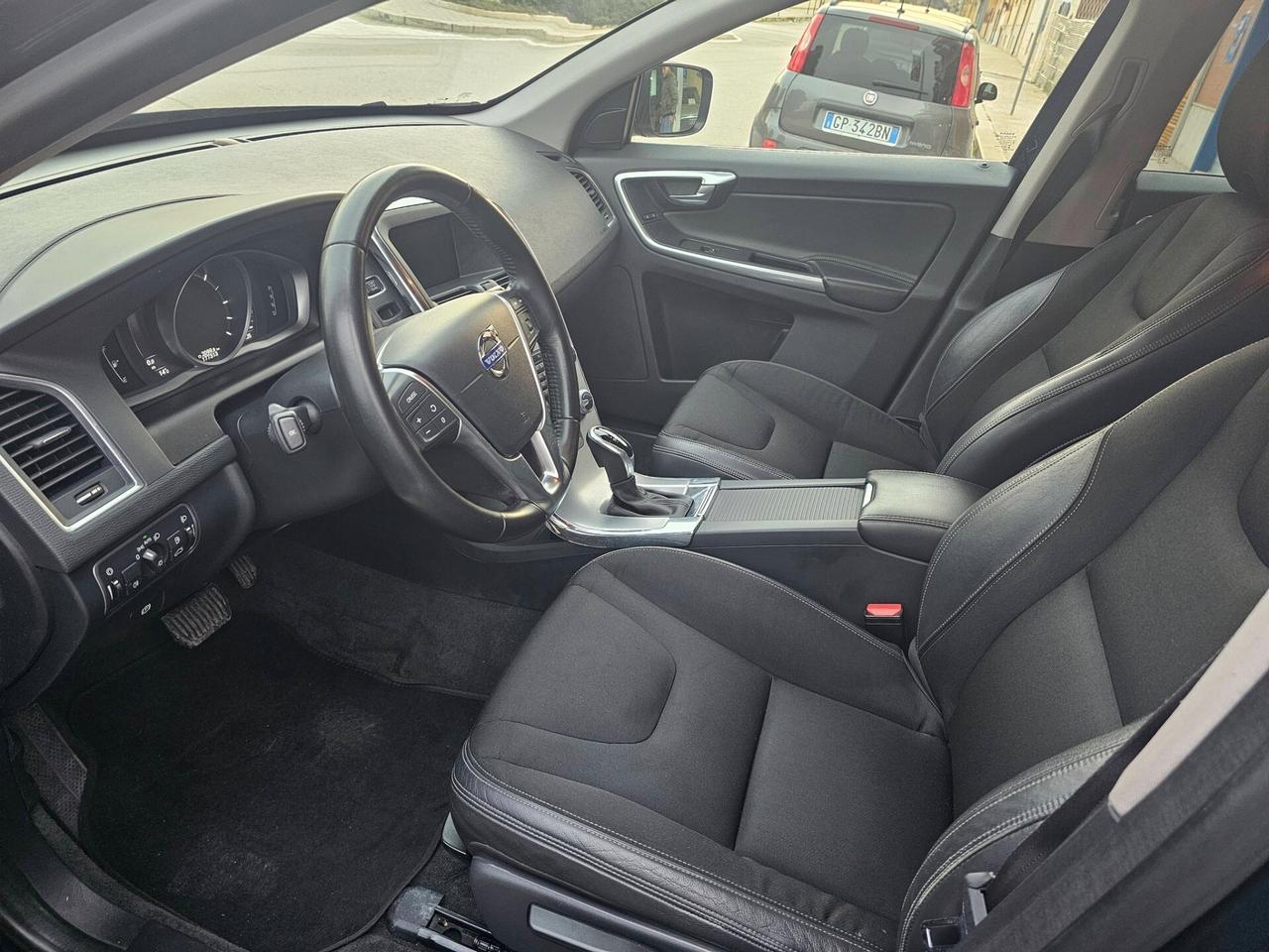 VOLVO XC60 2.0D 150CV BUSINESS AUTOCARRO N1 5 POSTI