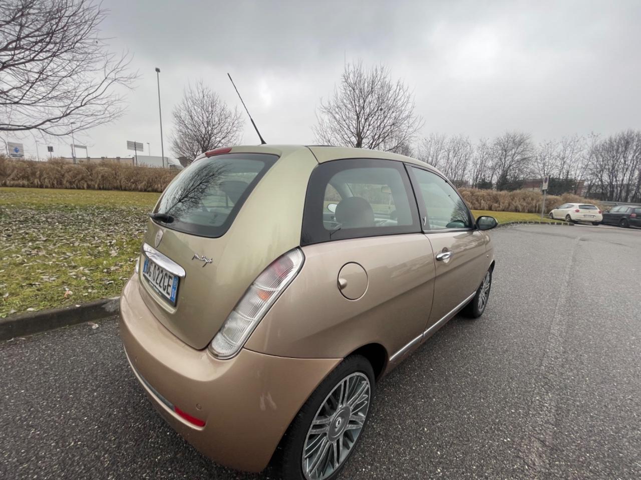 Lancia Ypsilon 1.3 MJT 90 CV Blue&Me