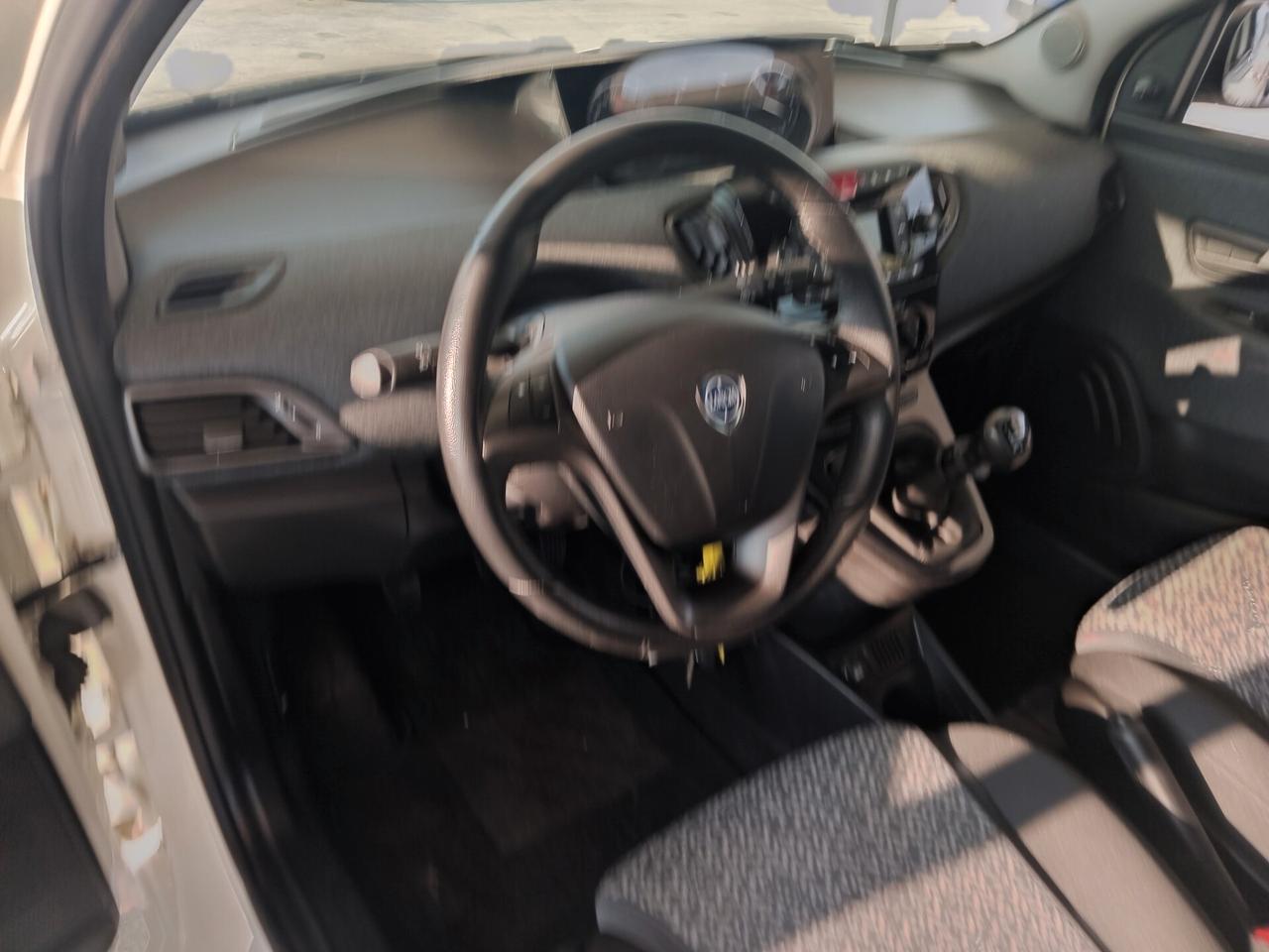 Ypsilon 1.2 C.V 69 PER NEO PATENTATI COME NUOVA