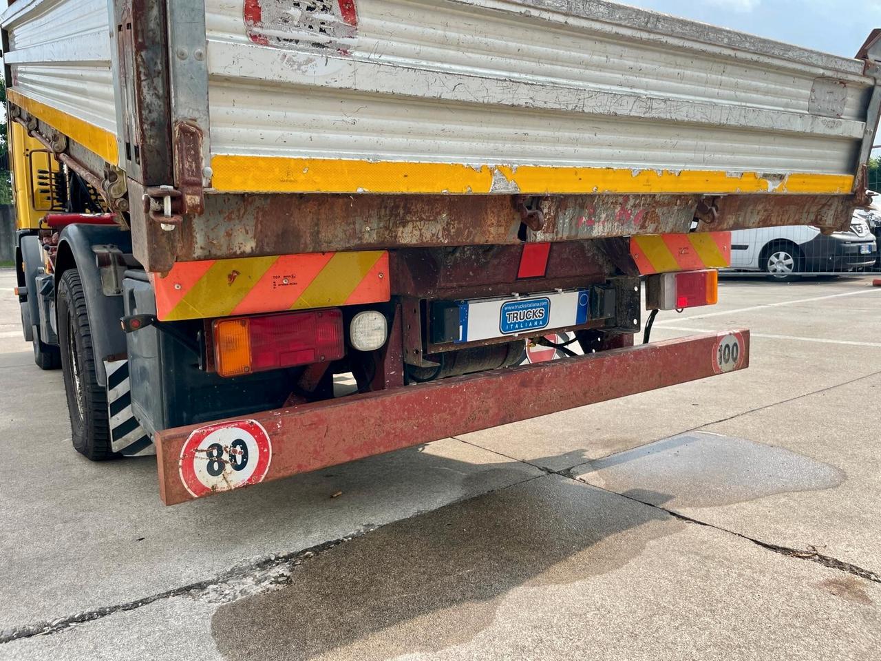 IVECO EUROCARGO 75E14 TRILATERALE + GRU FERRARI 540 A3