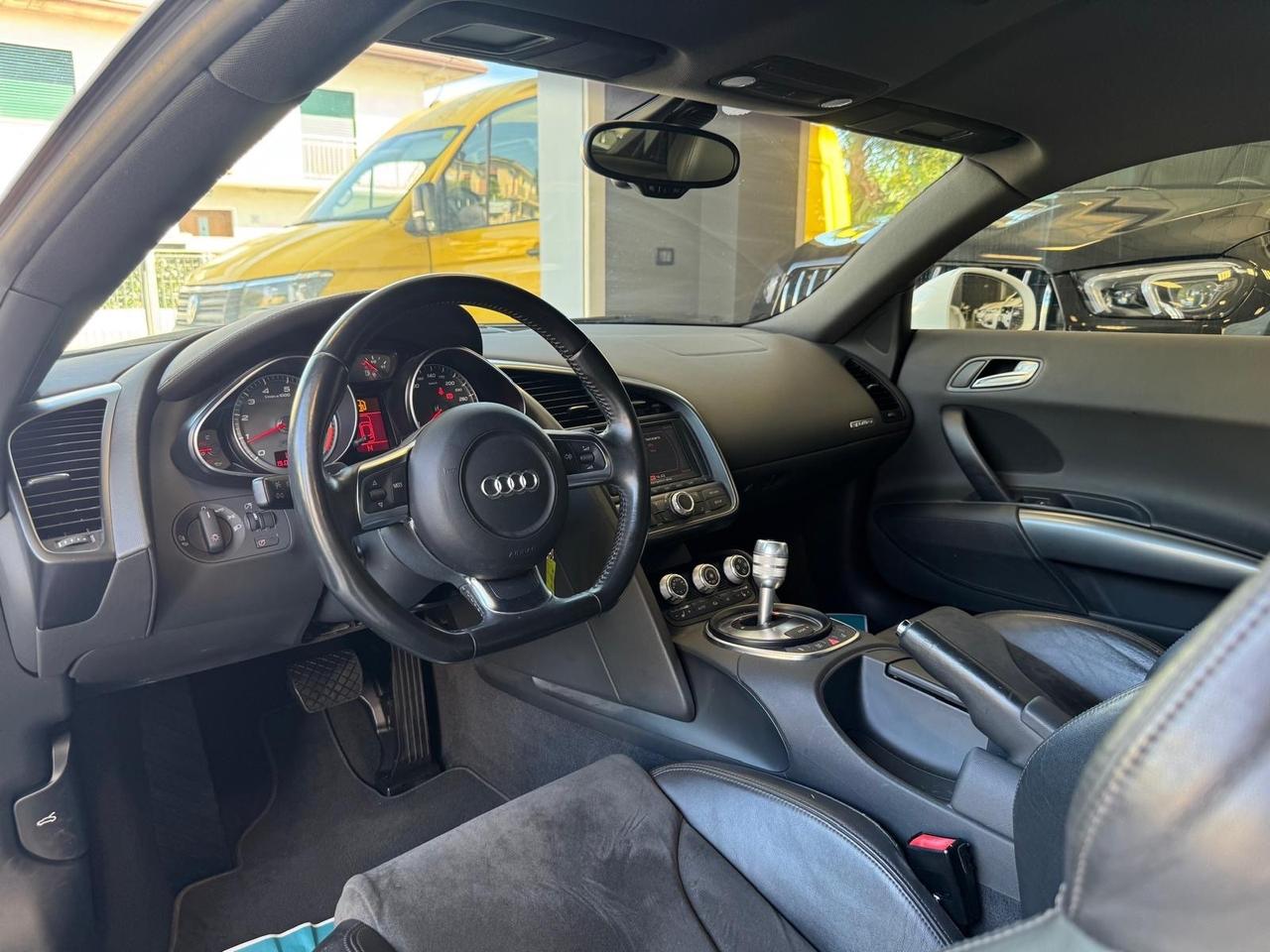 Audi R8 4.2 V8 FSI quattro R tronic