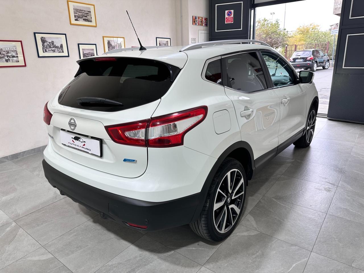 Nissan Qashqai 1.5 dCi N-Connecta – DA VETRI