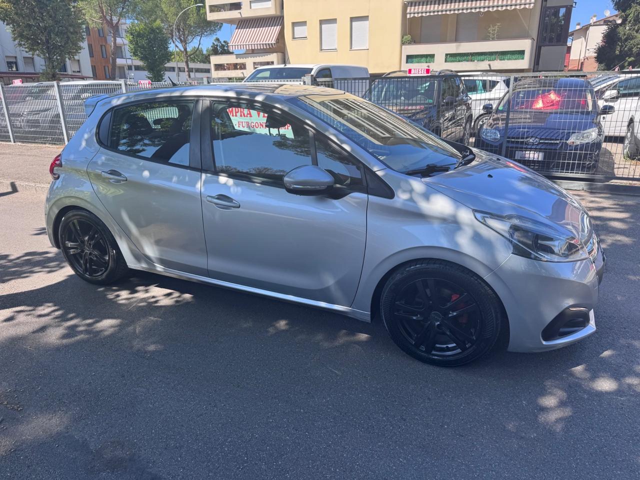 Peugeot 208 1.2 benzina neopaten garanzia 12 mesi