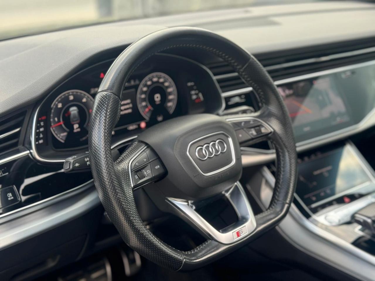 Audi Q8 50 TDI 286 CV TOTAL BLACK