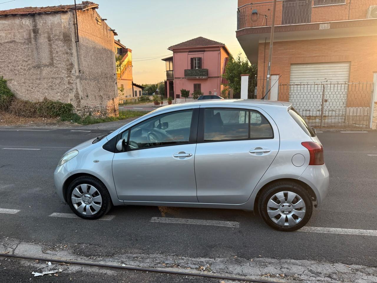 Toyota Yaris 1.0 5 porte - Superprezzo - Tutto incluso