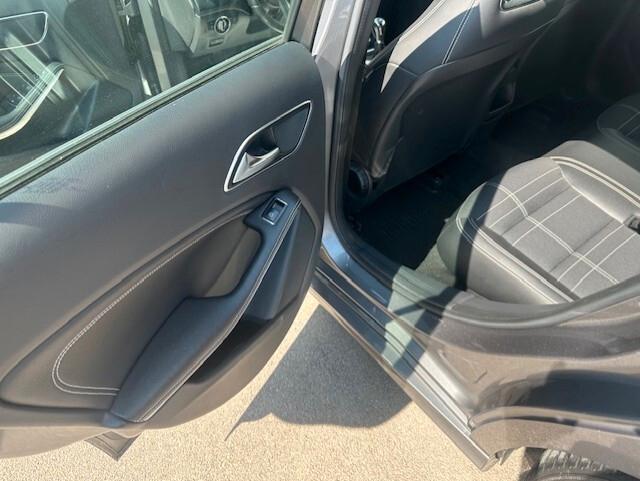 MERCEDES A180 PREMIUM