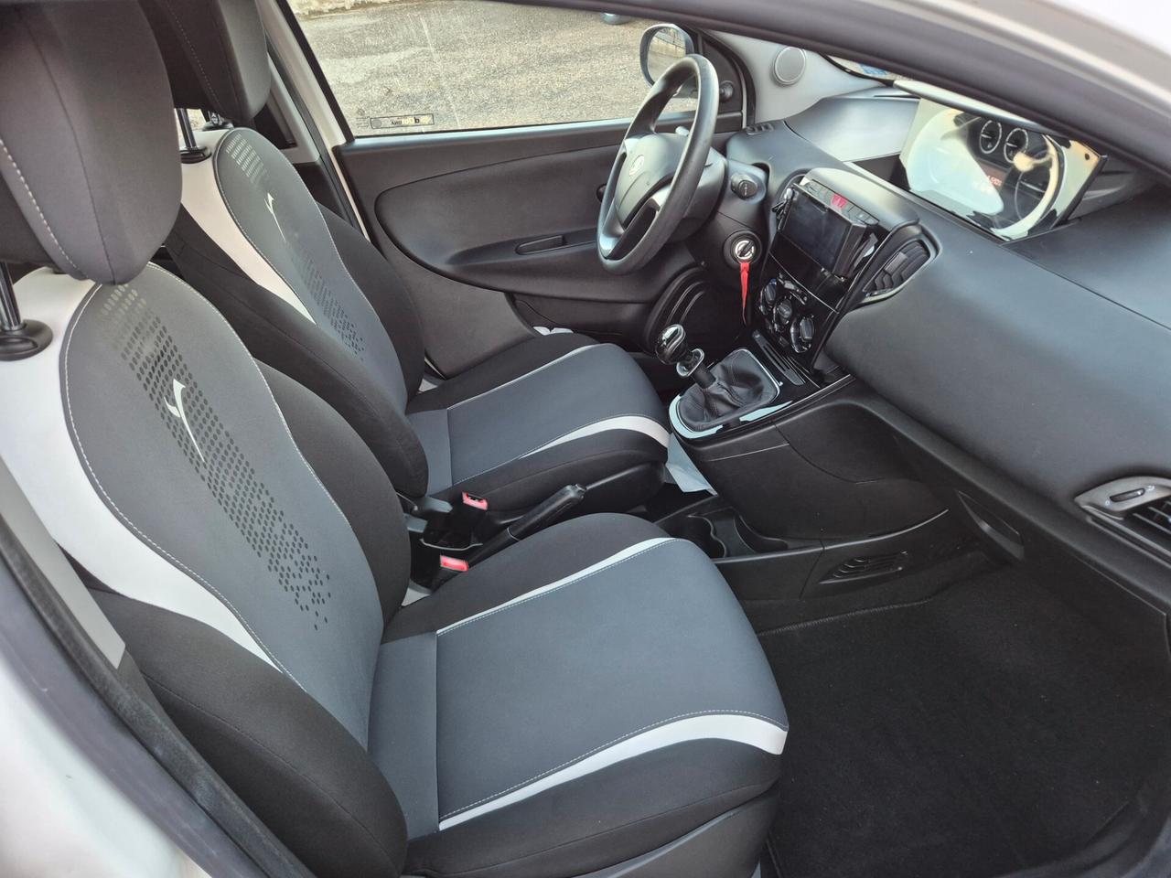 Lancia Ypsilon 1.2 69 CV 5 porte Elefantino