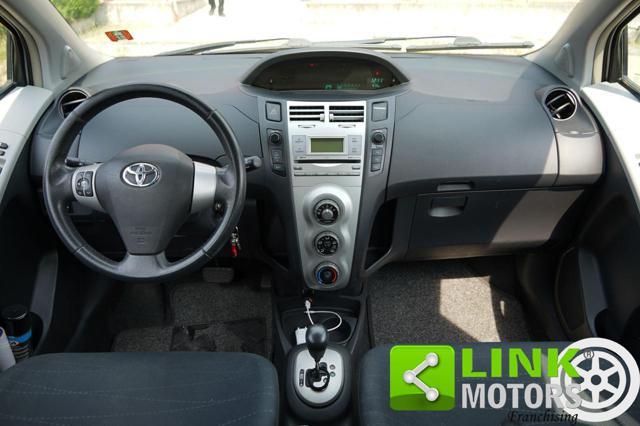 TOYOTA Yaris 1.3 VVTi 87CV - CAMBIO AUTOMATICO - PRENOTATA