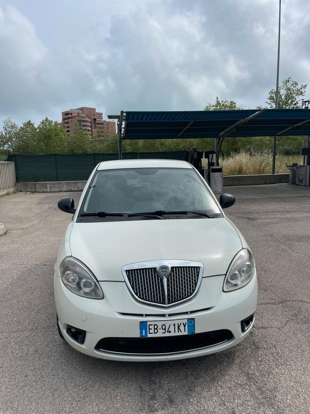 Lancia Ypsilon 1.2 69 CV Unyca