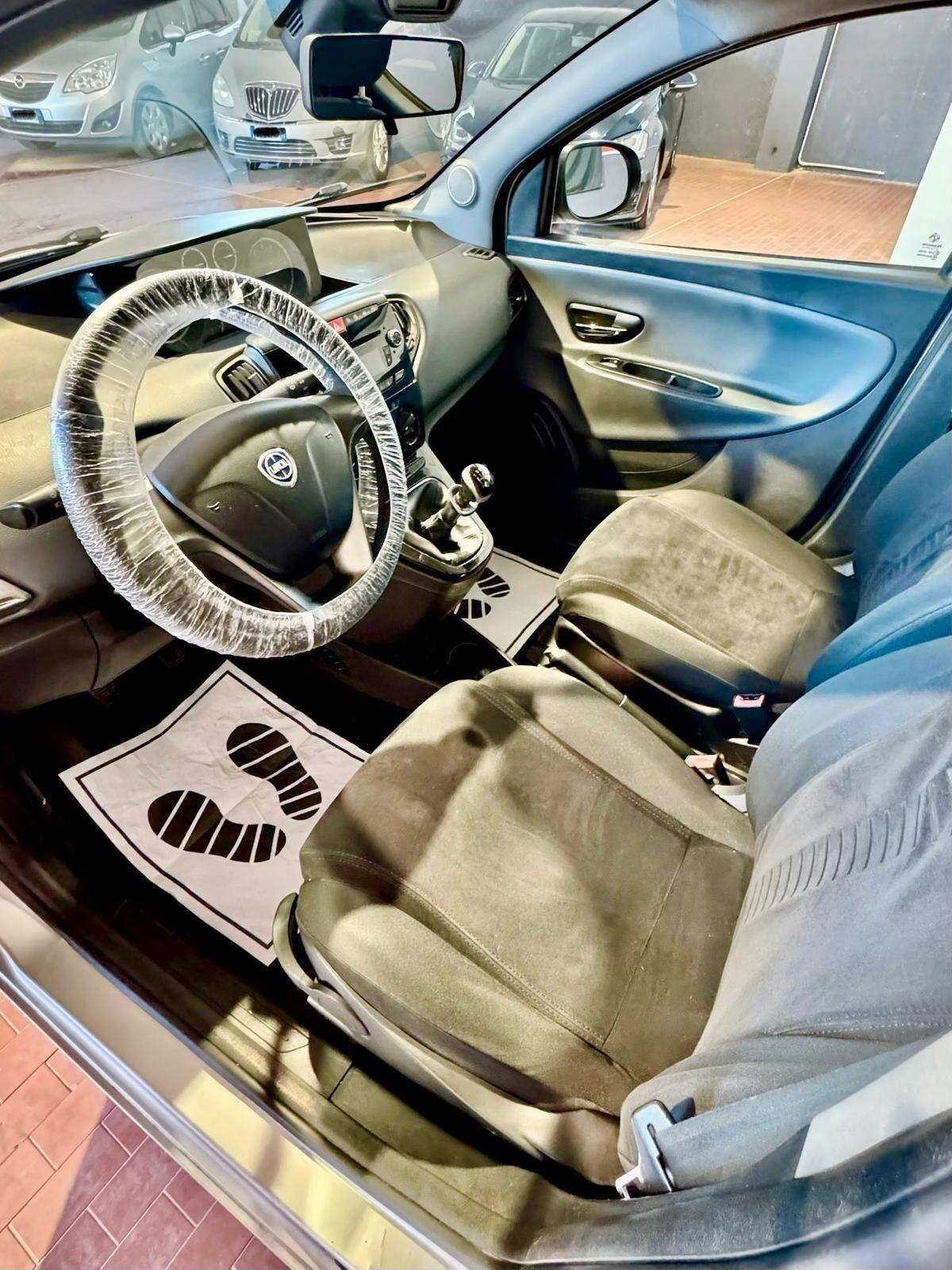 Lancia Ypsilon 1.2 69 CV 5 porte Platinum