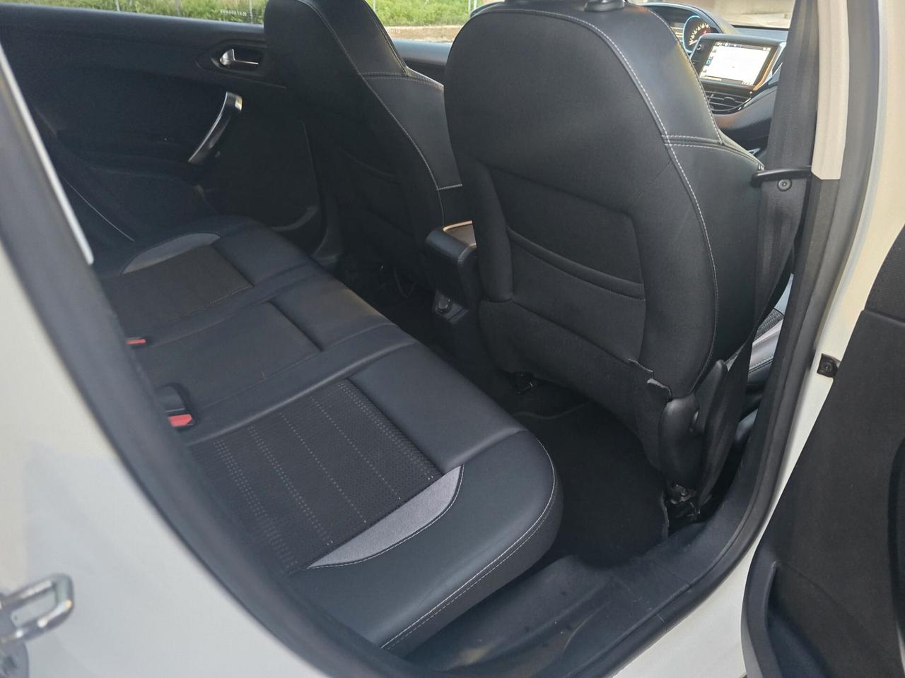 Peugeot 2008 BlueHDi 100 Allure