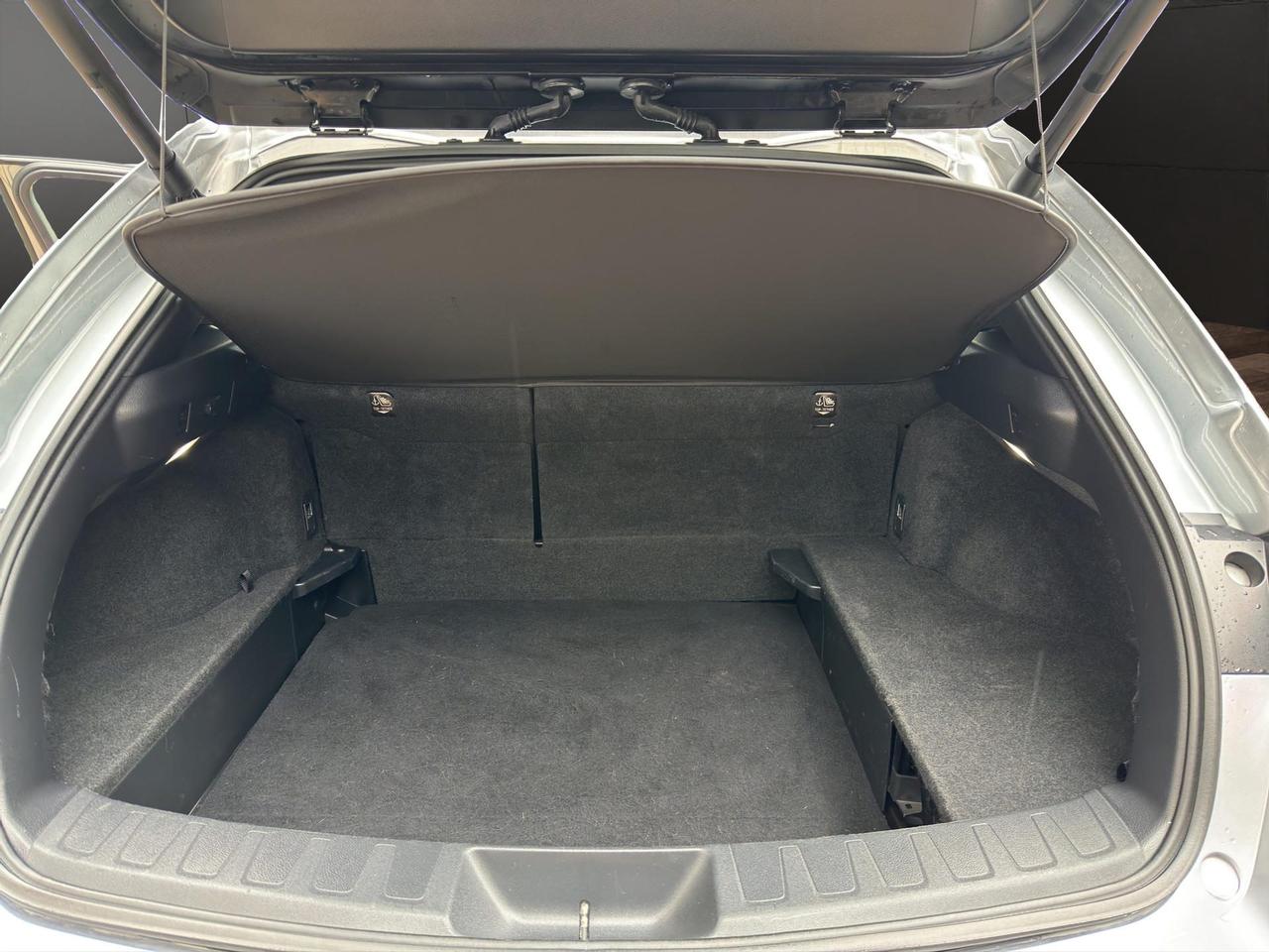 Lexus UX 250h 2.0 Design 2wd my23