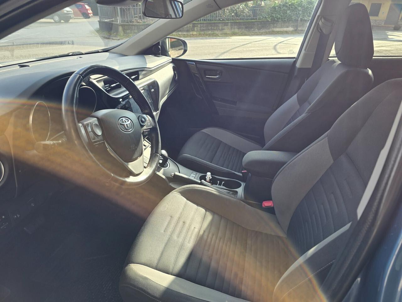 Toyota Auris Touring Sports 1.8 Hybrid Lounge 2015