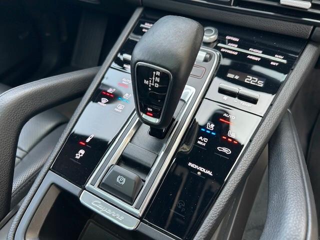 Porsche Cayenne Coupé 3.0 V6 E-Hybrid Platinum Edition