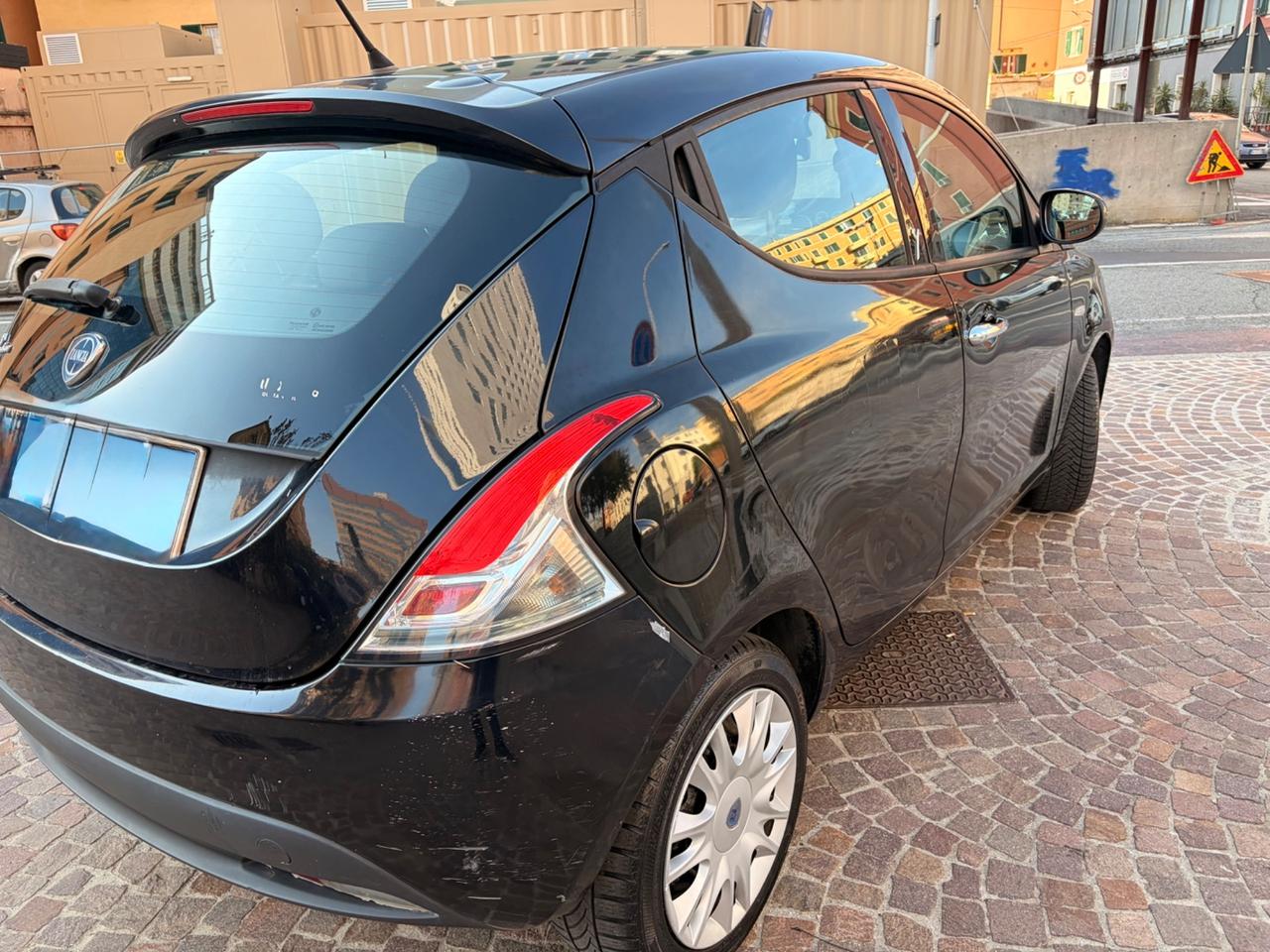 Lancia Ypsilon 1.2 69 CV 5 porte S&S Silver