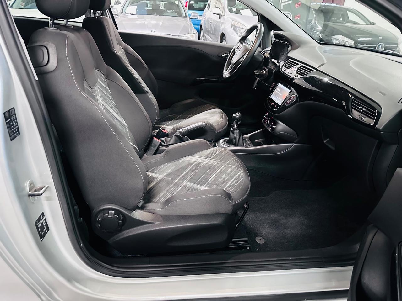 Opel Corsa 1.2 Coupé b-Color