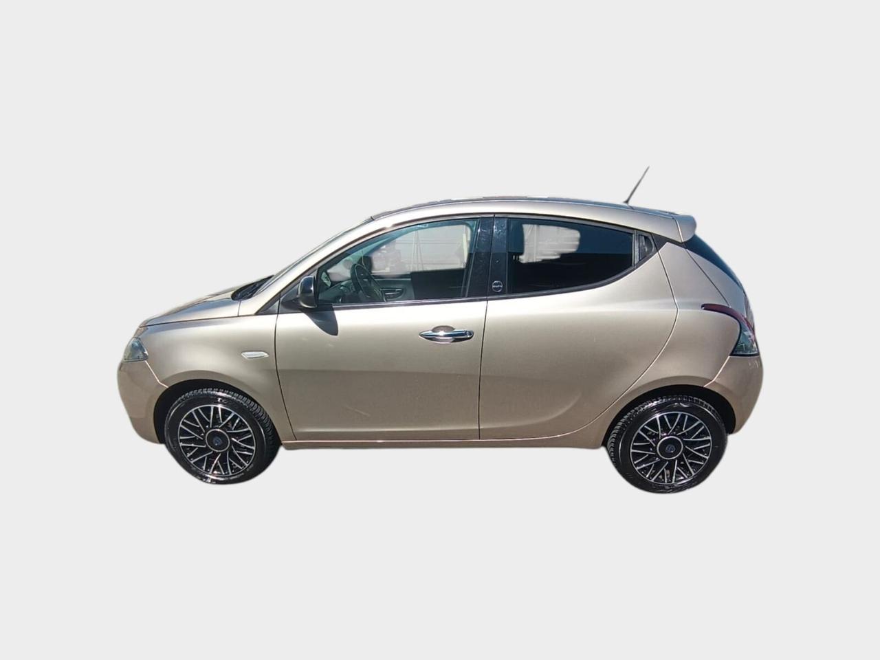 Lancia Ypsilon 1.0 FireFly 5 porte S&S Hybrid Ecochic Gold