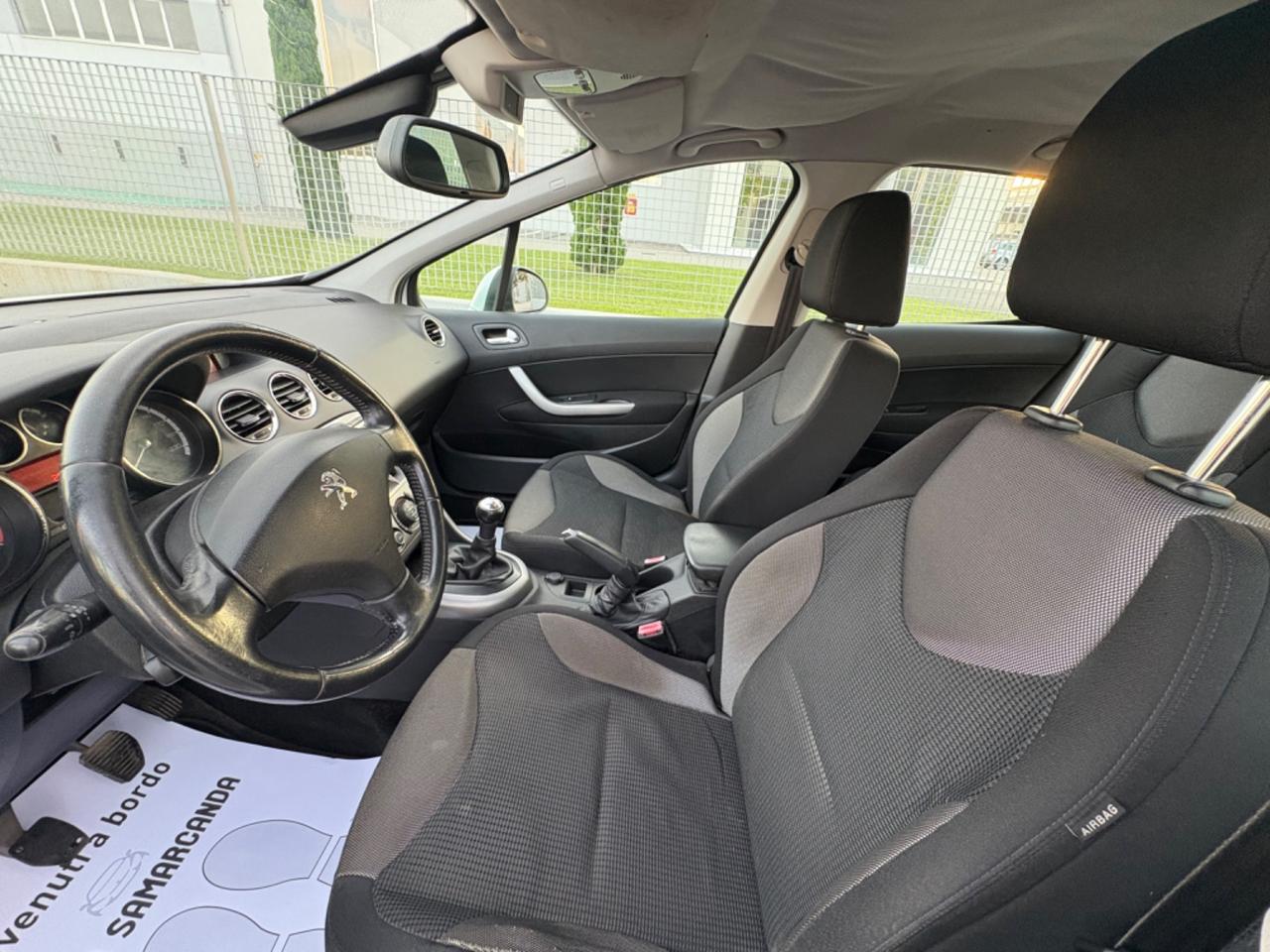 Peugeot 308 1.6 8V HDi 93CV 5p 2012