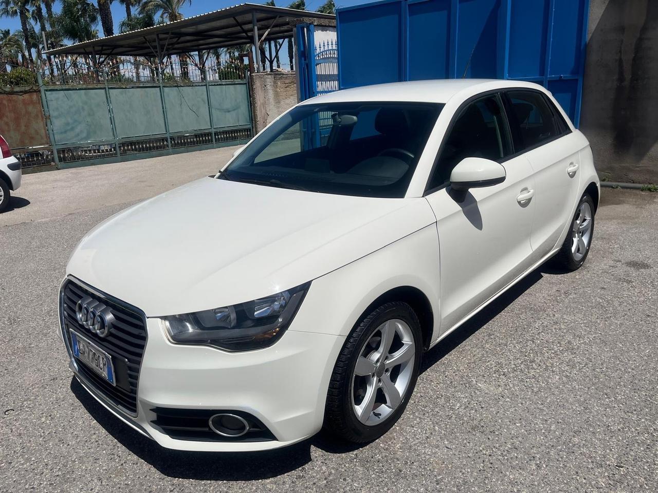 Audi A1 5P-1.6 tdi/90cv-full-2014